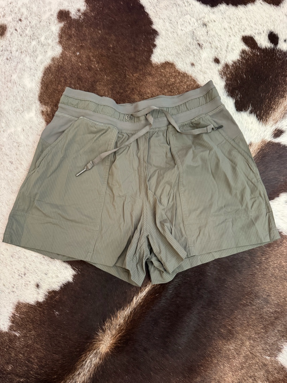Women’s lululemon Olive Green short